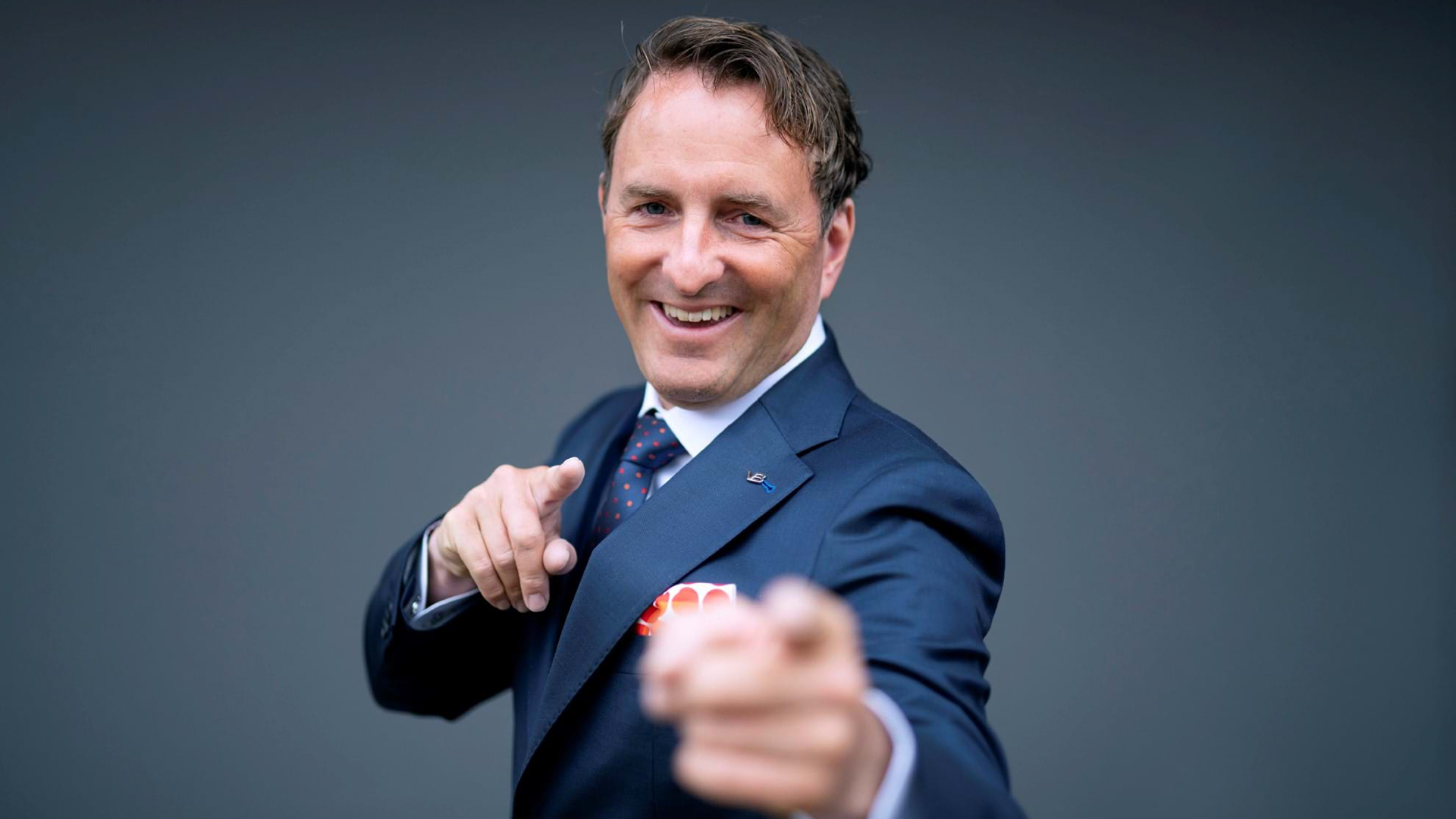 Holdningsarbeidet begynner rundt lunsjbordet